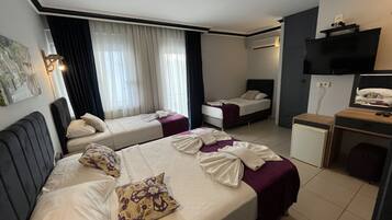 Chambre Quadruple Familiale | Literie de qualité supérieure, surmatelas, minibar