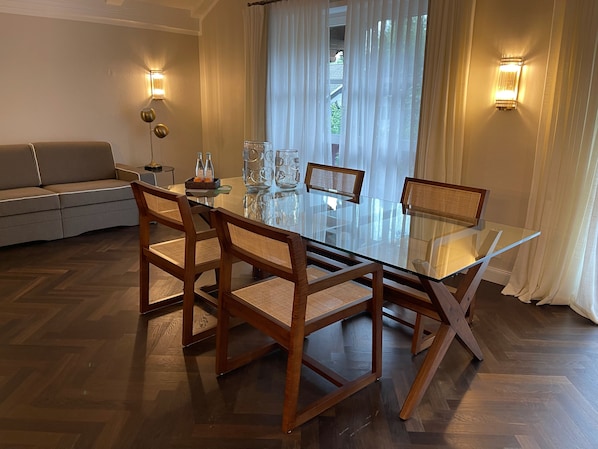 Luxury Studio Suite, 1 Bedroom, Balcony, Mountain View | Living area