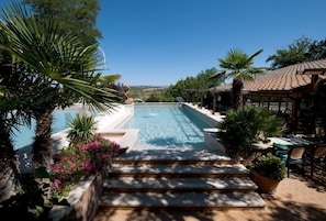 2 outdoor pools