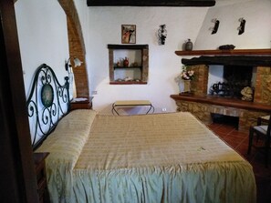 Superior Double Room, 1 Queen Bed, Non Smoking | Minibar, desk, free WiFi, bed sheets