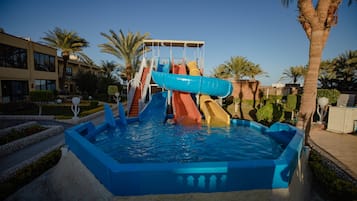 3 kolam renang terbuka