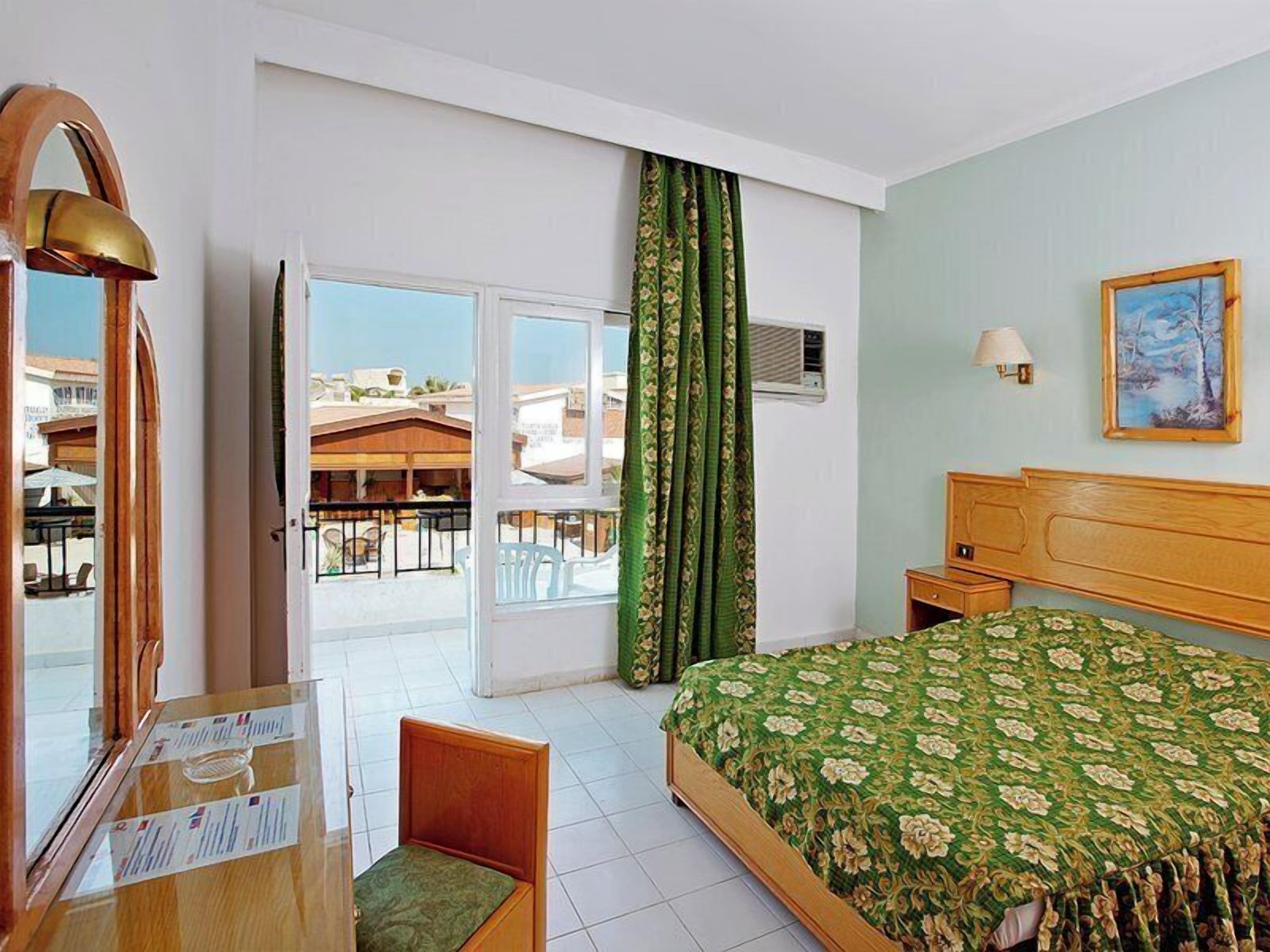 Minibar, Wi-Fi, draps fournis