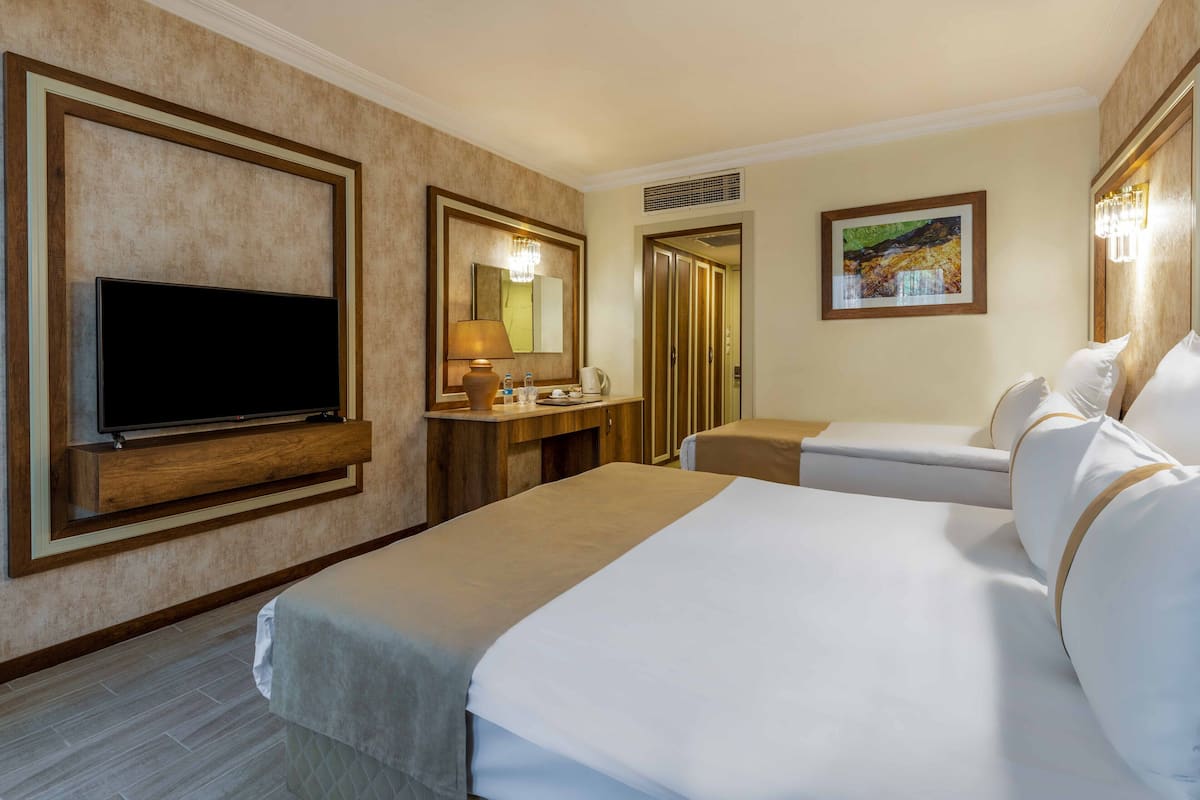 Een minibar, geluiddichte muren, gratis babybedden, gratis wifi