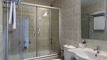 Family Triple Room | Bathroom | Hair dryer, slippers, towels