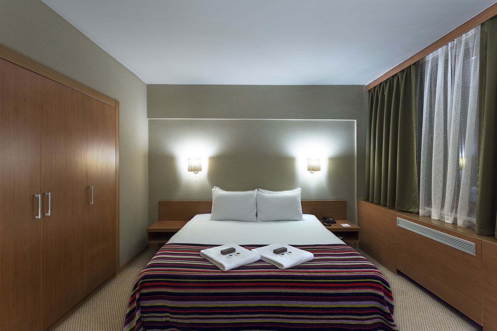 Minibar, in-room safe, desk, soundproofing