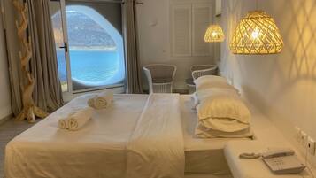 Junior Suite with Sea View | 1 Schlafzimmer, Allergikerbettwaren, Minibar, Zimmersafe
