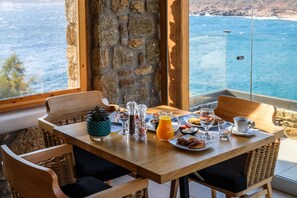 Free daily buffet breakfast - Panormos Village Hotel (Mykonos)