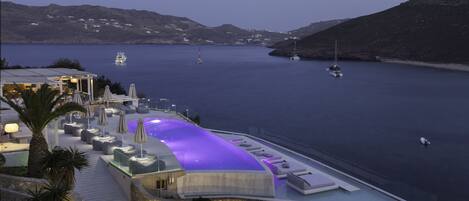 Seasonal outdoor pool, pool umbrellas, sun loungers