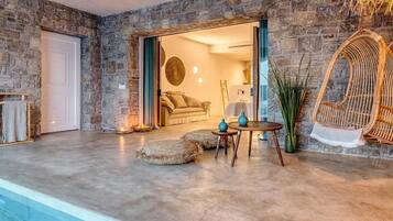 Signature Grand Suite with Private Heated Pool & Sea View | Terraza o patio