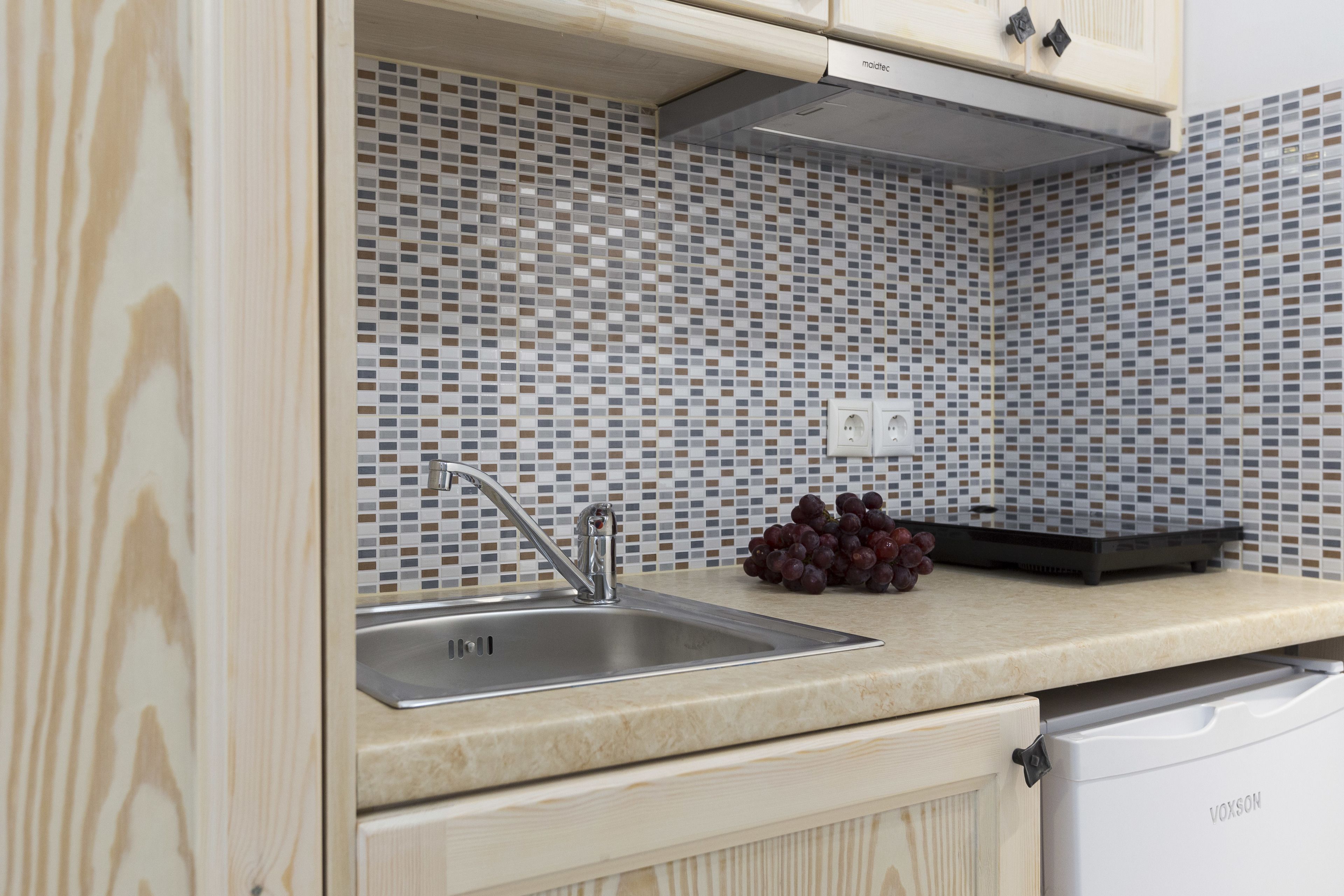 economy room | 1 bedroom, hypo-allergenic bedding, minibar, in-room safe