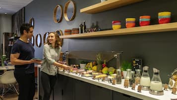 Petit déjeuner buffet (22 EUR par personne)