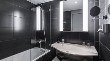 Apartment, 1 Bedroom | In-room safe, desk, laptop workspace, blackout curtains