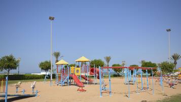 Tempat bermain anak - outdoor