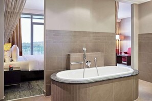 Deluxe Suite | Bilik Mandi | Pancuran mandi, pengering rambut, tuala disediakan, sabun