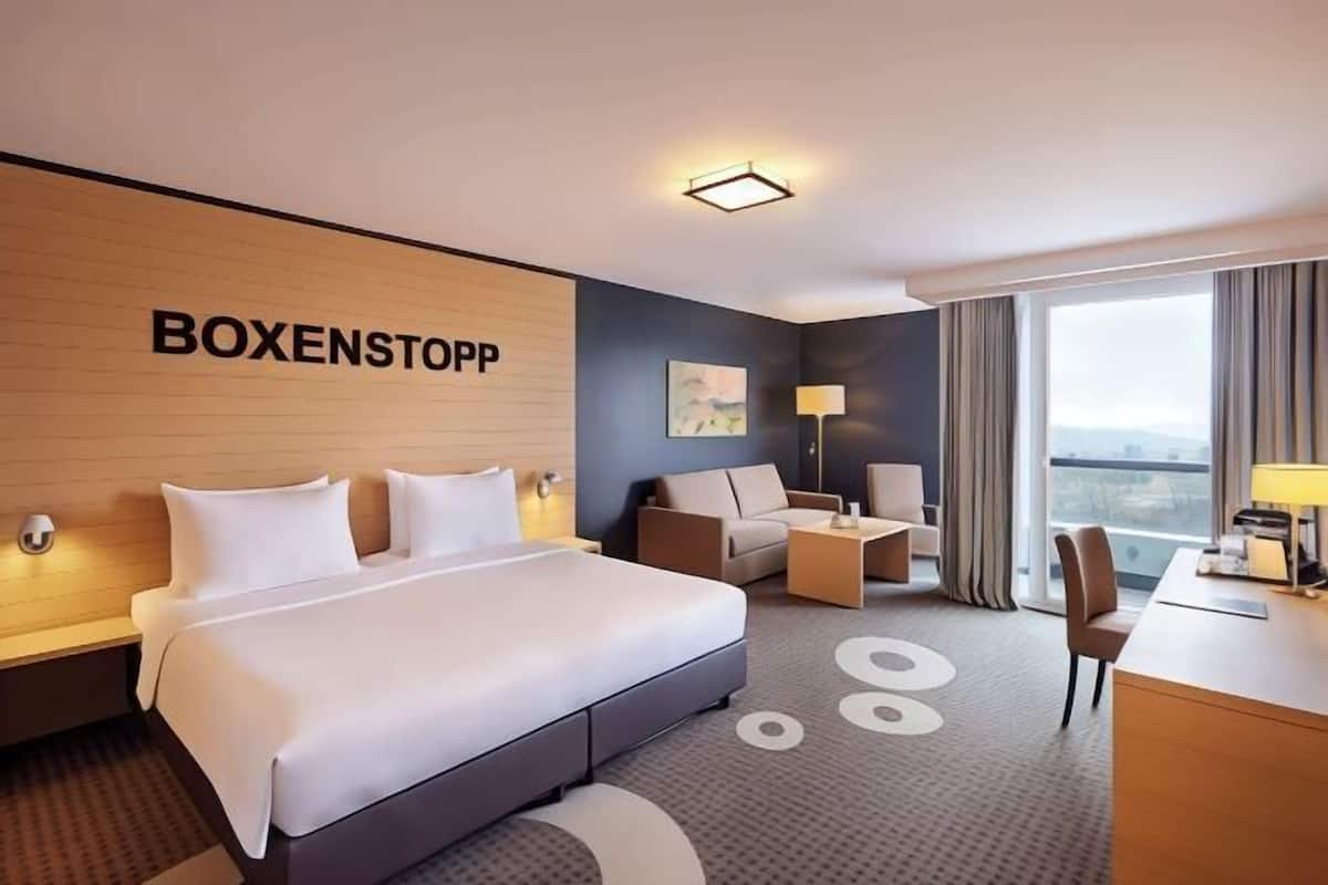 Bộ đồ giường kháng dị ứng, minibar, két bảo mật tại phòng, bàn