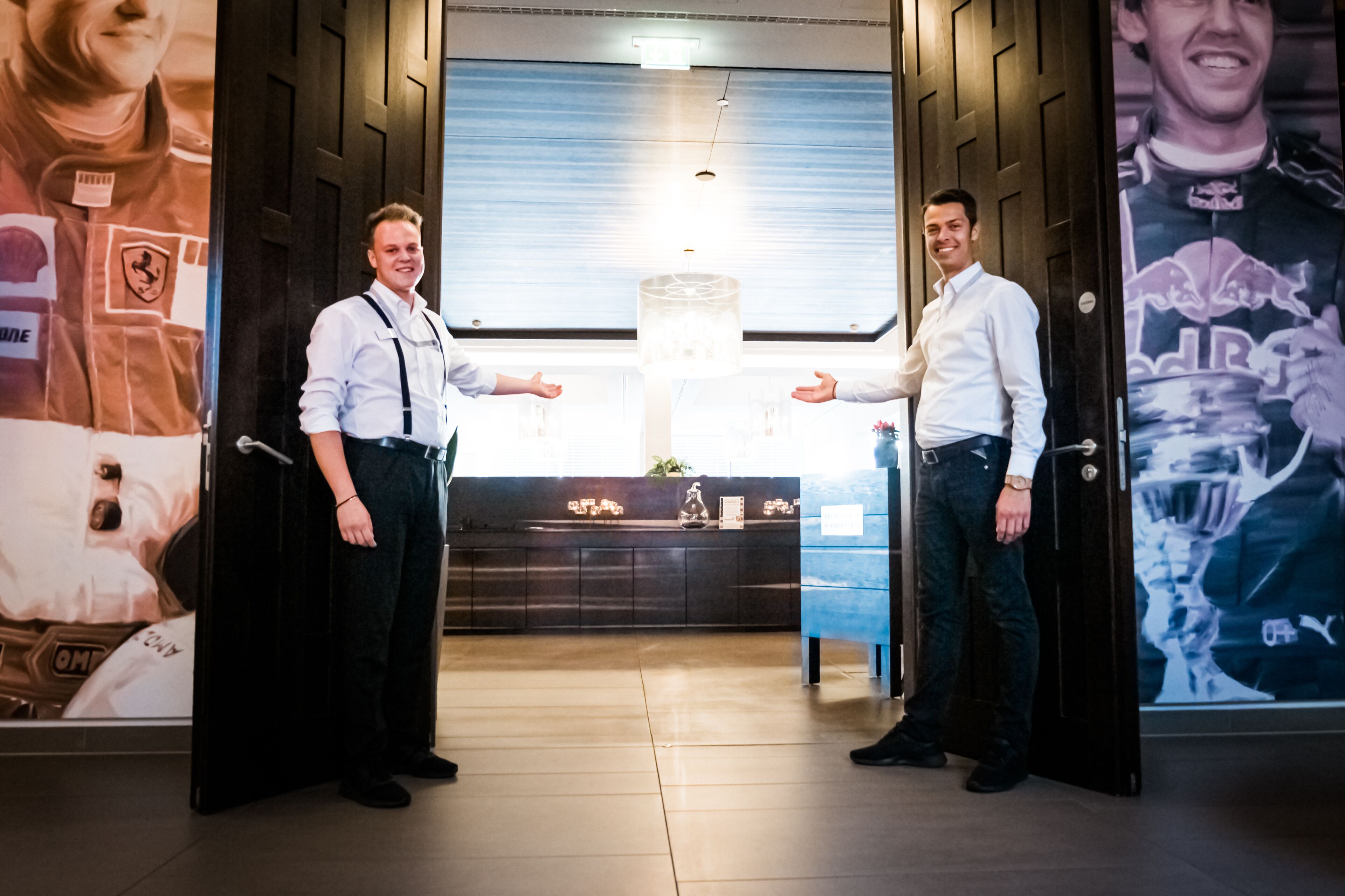 breakfast, lunch, dinner served; international cuisine