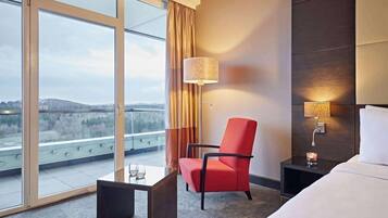 King Room High Floor | Hypo-allergenic bedding, minibar, in-room safe, desk