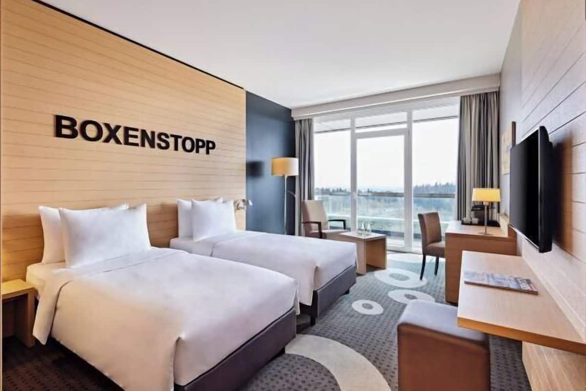 Bộ đồ giường kháng dị ứng, minibar, két bảo mật tại phòng, bàn