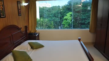 Deluxe Suite | 1 bedroom, Egyptian cotton sheets, premium bedding, desk