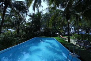 Outdoor pool, pool umbrellas, sun loungers