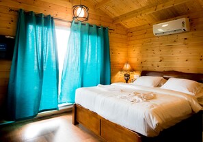 Premium bedding, memory-foam beds, individually decorated, free WiFi - Montego Bay Beach Village (Morjim)