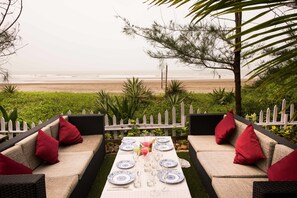 Breakfast, lunch, dinner and brunch served  - Montego Bay Beach Village (Morjim)