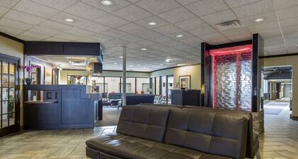 Lamplighter Inn & Suites - South