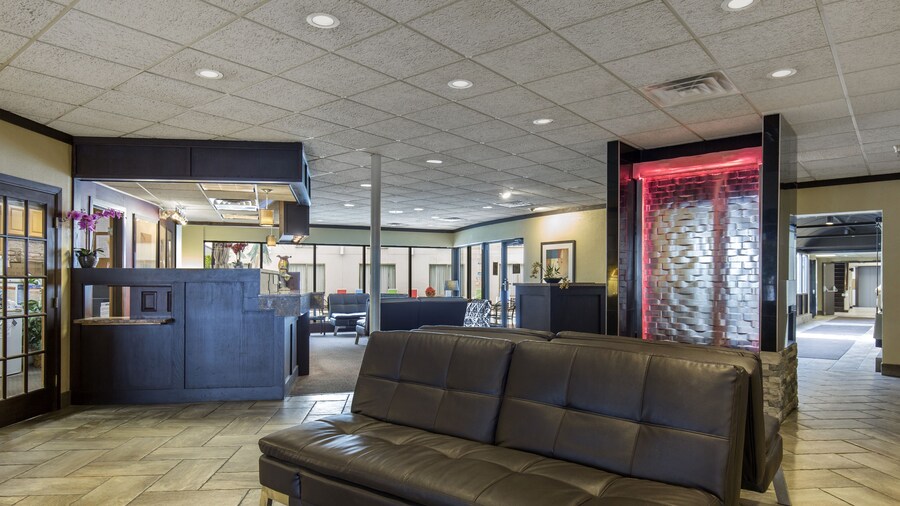 Lamplighter Inn & Suites - South