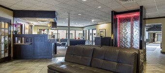 Lamplighter Inn & Suites - South