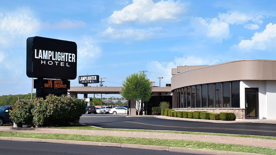 Lamplighter Inn & Suites - South