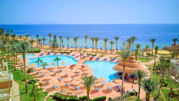 منظر من الجو على ارتفاع عالٍ