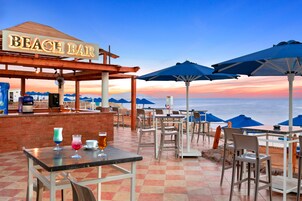 6 bares/lounges, bar ao lado da piscina, bar na praia