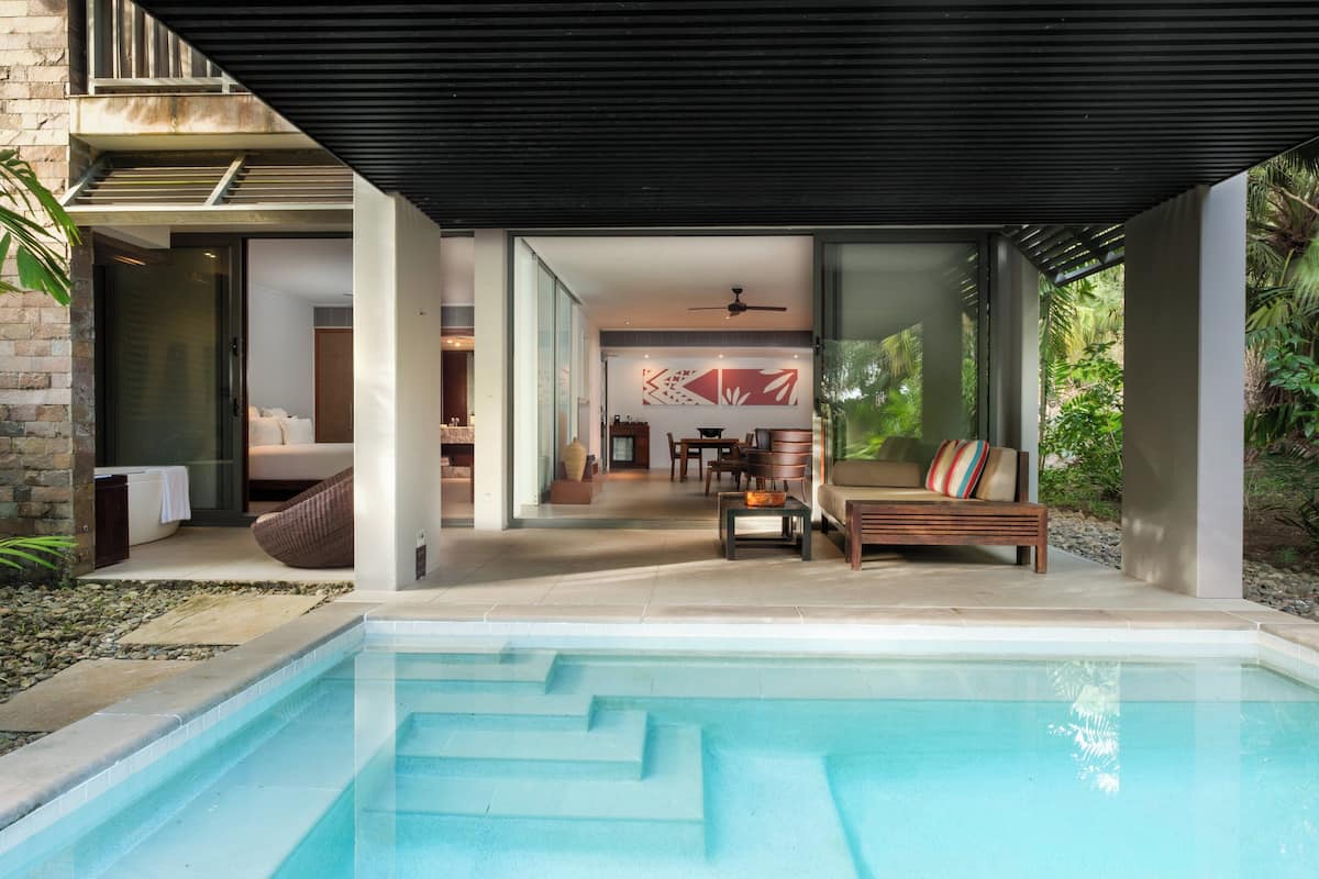 Suite, 1 chambre, accÚs au salon club (Plunge Pool) | Literie de qualité supérieure, minibar, coffres-forts dans les chambres