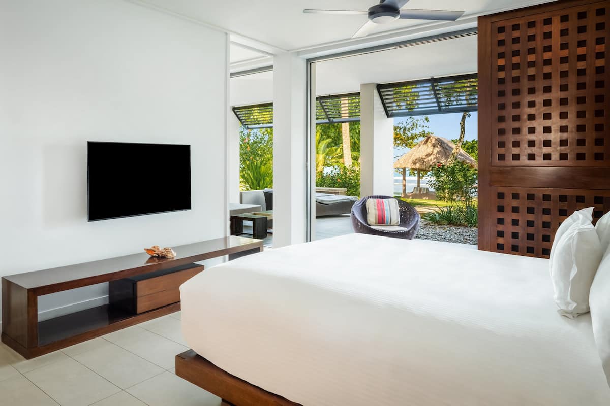 Sviitti, 1 makuuhuone, pohjakerroksessa (Beachfront) | 1 makuuhuone, ylelliset vuodevaatteet, minibaari, tallelokero huoneessa