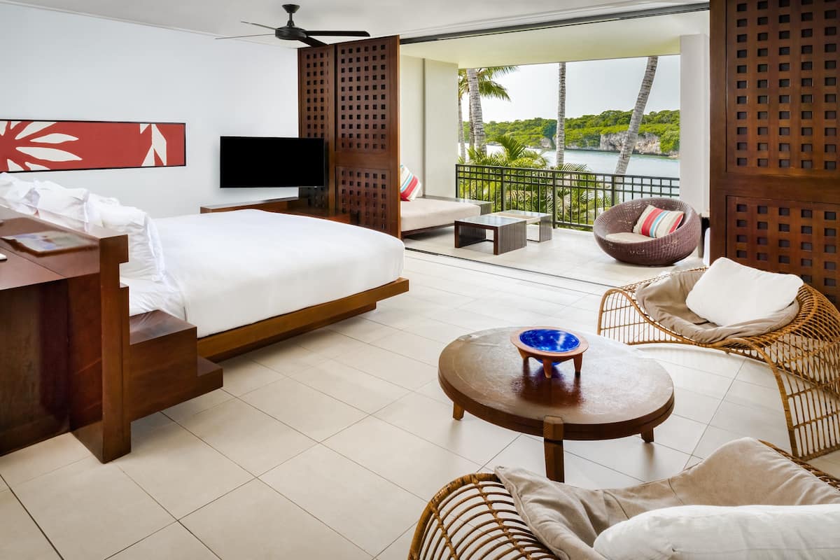 Huone, 1 suuri parisänky, parveke, näköala laguunille | 1 makuuhuone, ylelliset vuodevaatteet, minibaari, tallelokero huoneessa