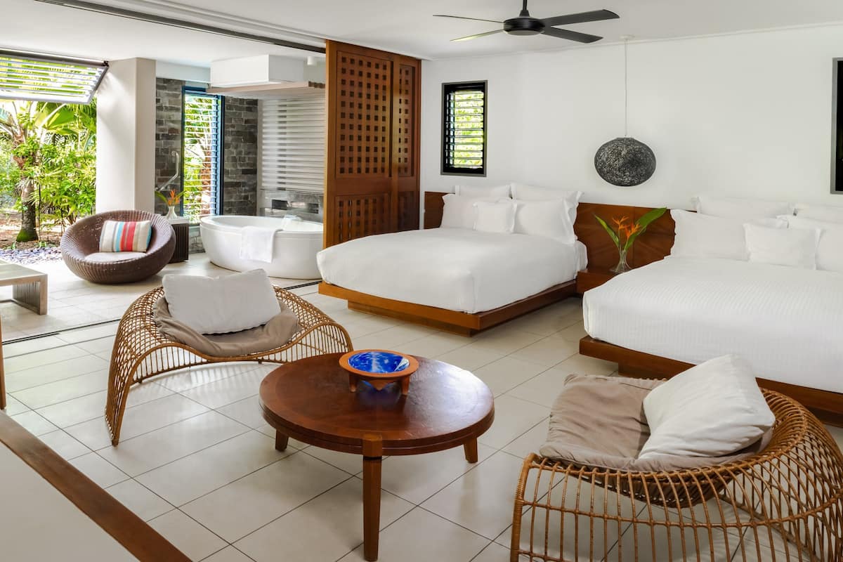 Huone, 2 parisänkyä, pääsy uima-altaalle, näköala puutarhaan | 1 makuuhuone, ylelliset vuodevaatteet, minibaari, tallelokero huoneessa