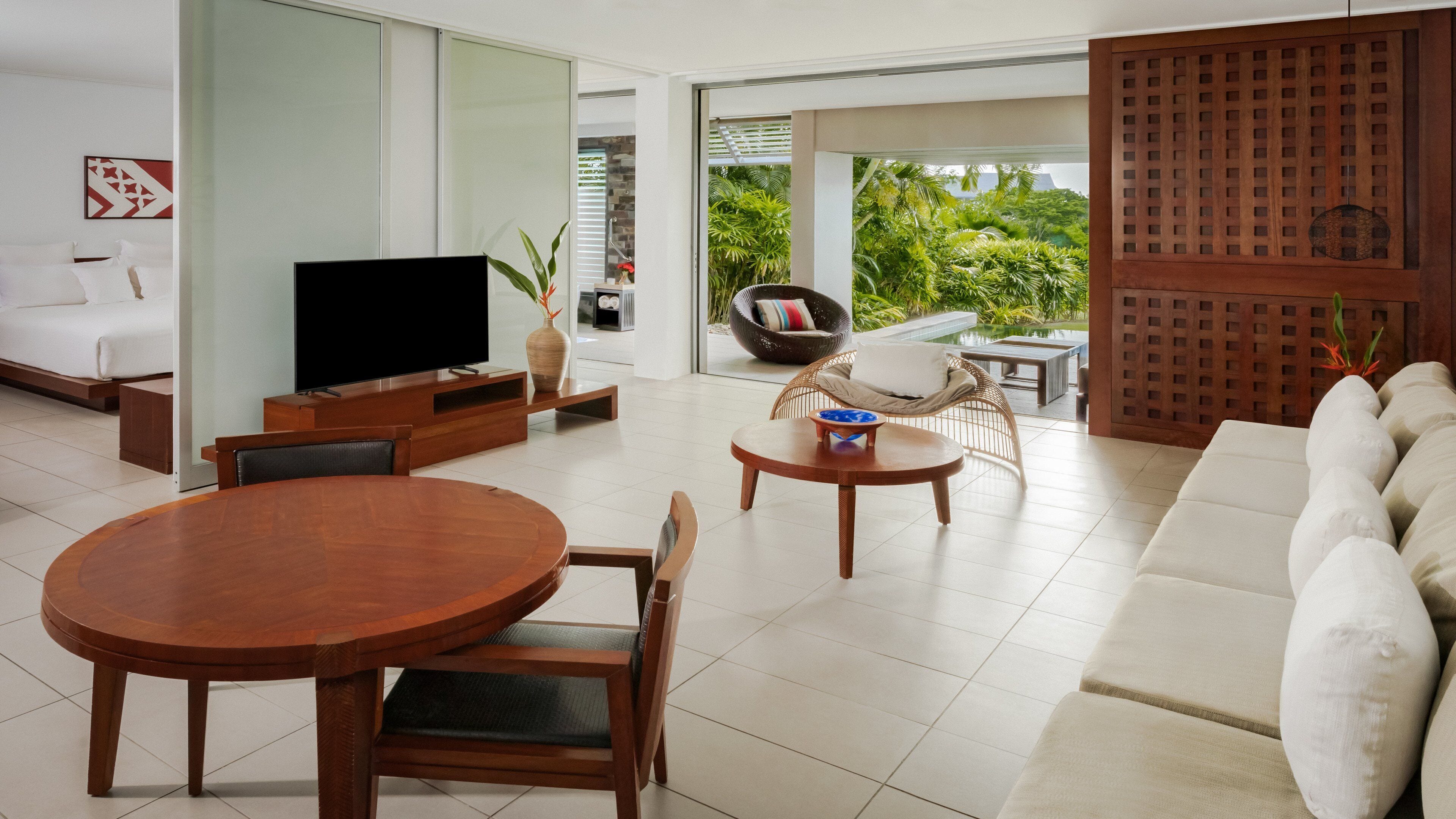 スイート 1 ベッドルーム クラブラウンジ利用可 (Plunge Pool) | 高級寝具、ミニバー、セーフティボックス (室内)、客室ごとに異なる装飾