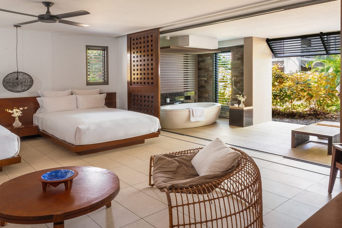 Huone, 2 parisänkyä, näköala puutarhaan (Lagoon Access) | 1 makuuhuone, ylelliset vuodevaatteet, minibaari, tallelokero huoneessa