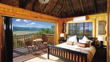 Minibar, in-room safe, desk, iron/ironing board