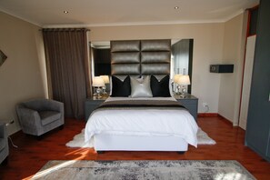 Double Room | In-room safe, desk, iron/ironing board, free WiFi - Long Beach Lodge (Walvis Bay)