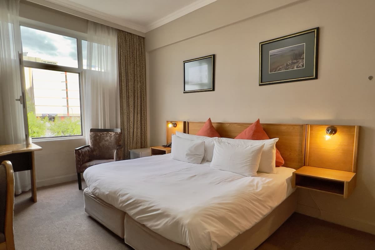 Standard Room | Hypo-allergenic bedding available, minibar, in-room safe, desk