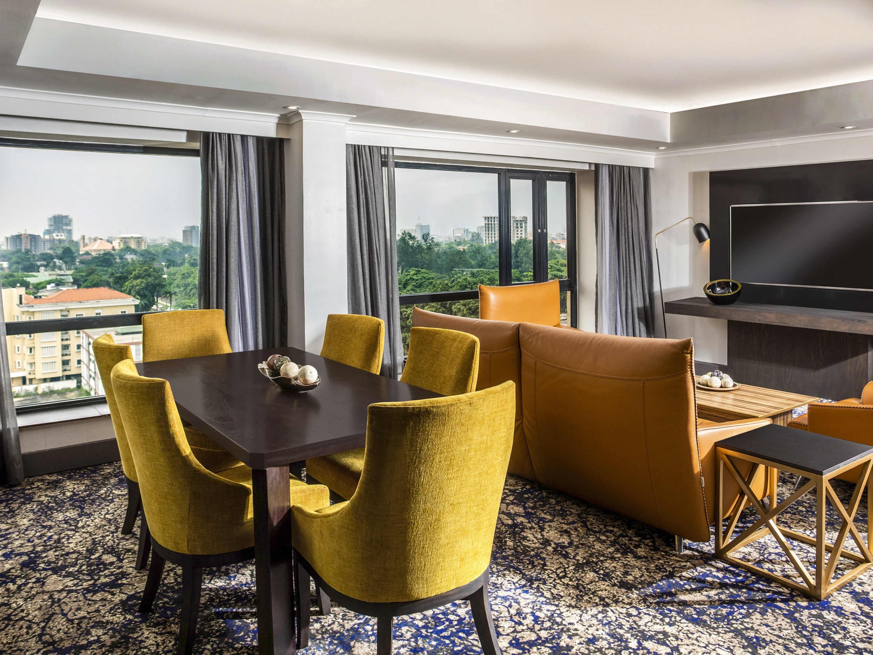 Ropa de cama de alta calidad y minibar 