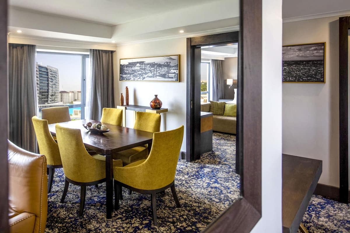 Executive Suite, 1 King Bed | Premium bedding, minibar, in-room safe, desk