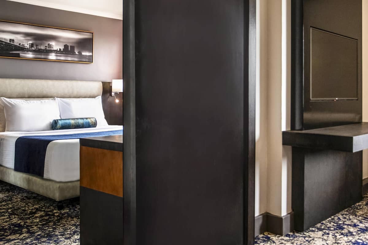 Premium bedding, minibar, in-room safe, desk