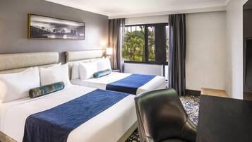 Sengetøy av topp kvalitet, minibar, safe på rommet og skrivebord