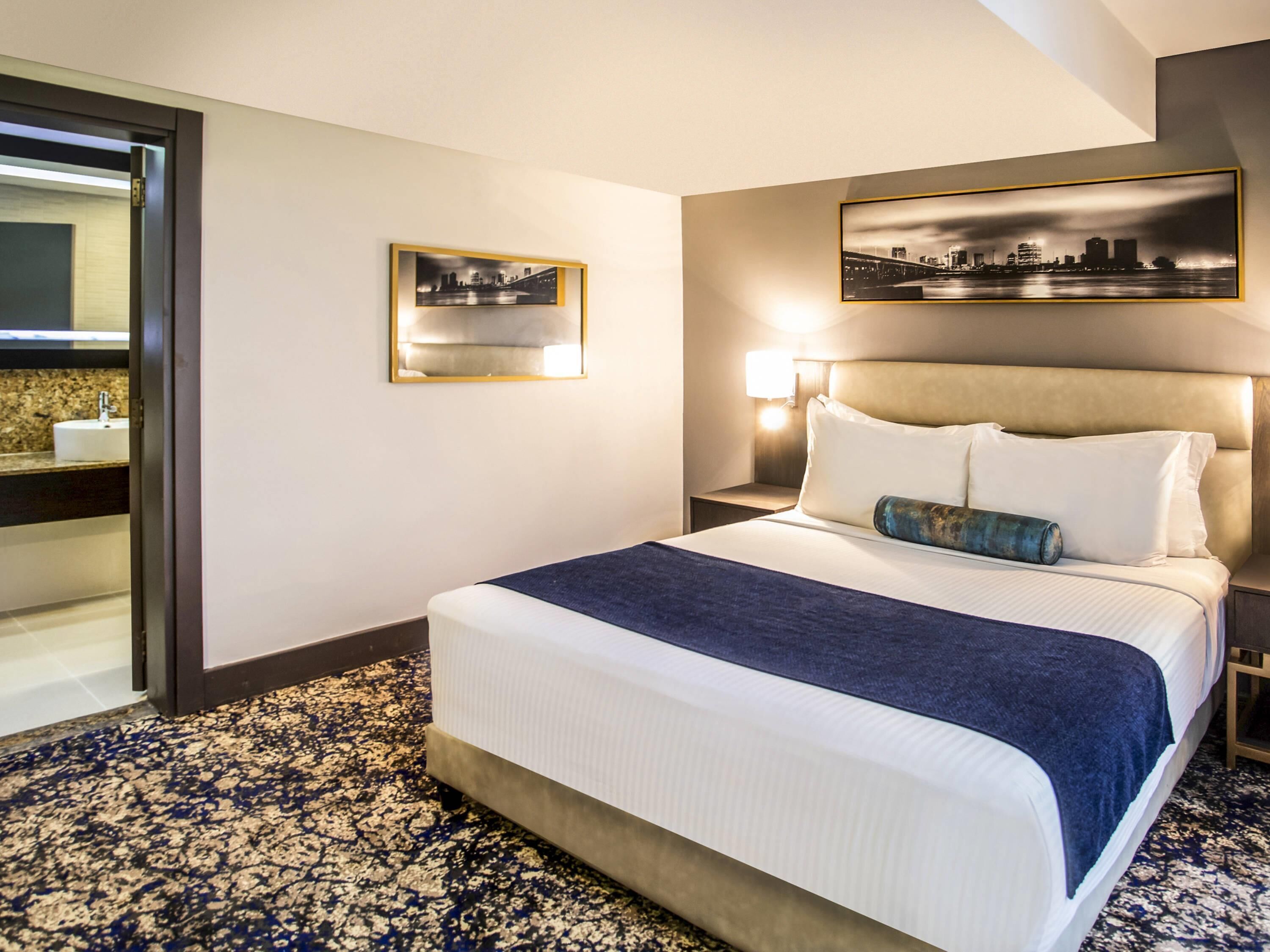Executive Suite, 1 King Bed | Premium bedding, minibar, in-room safe, desk