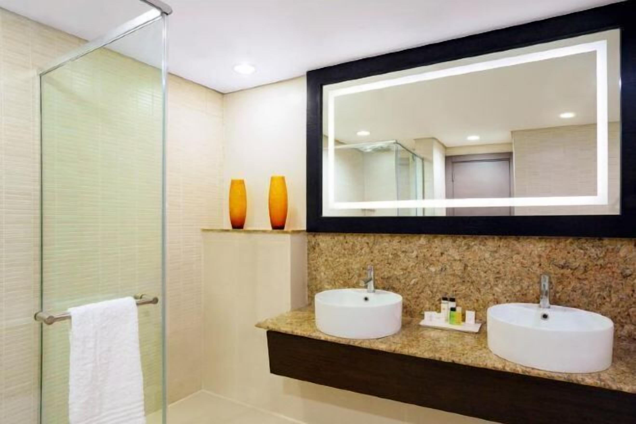 Bathroom | Eco-friendly toiletries, hair dryer, towels