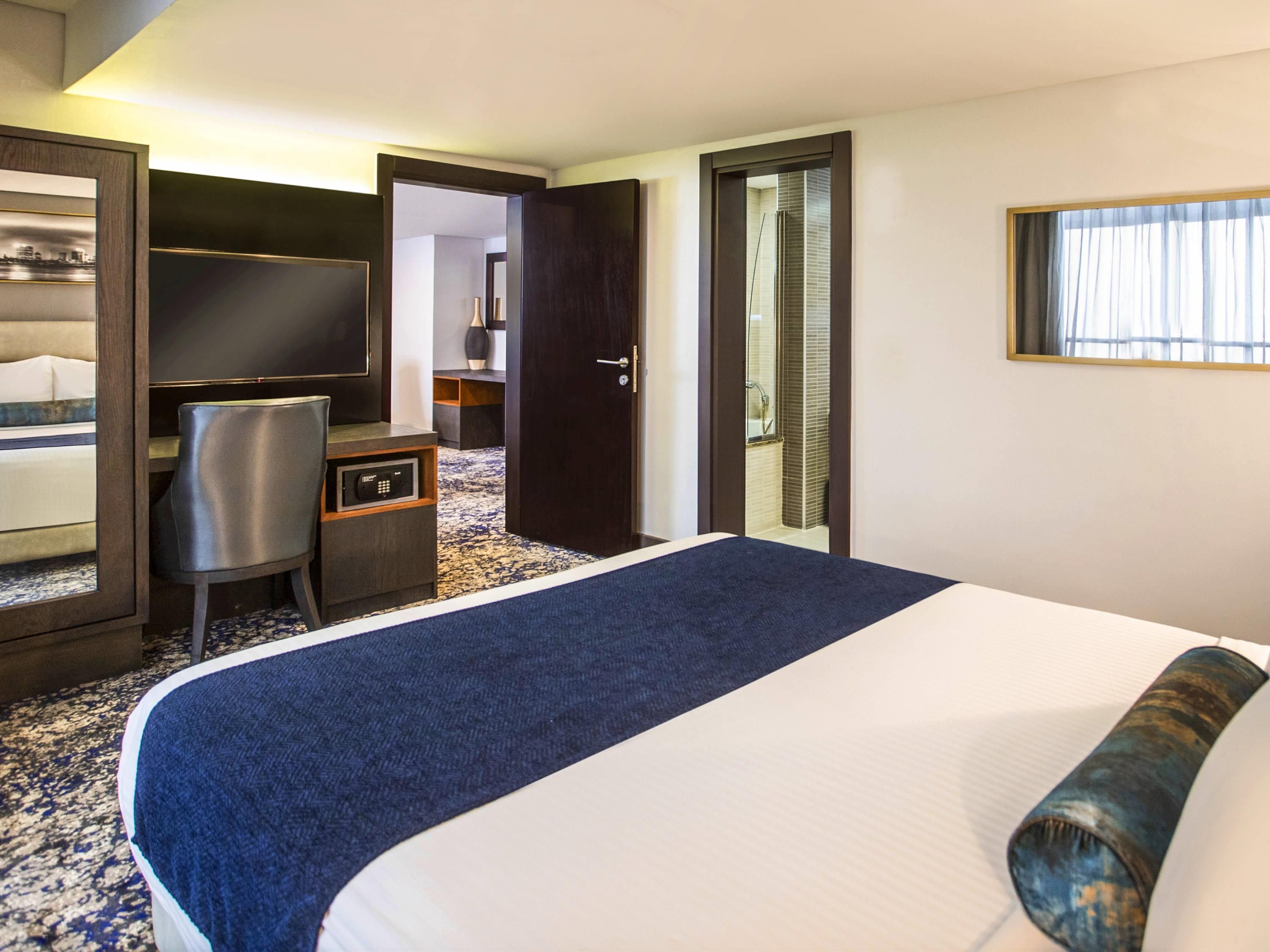 Ropa de cama de alta calidad, minibar, caja fuerte y escritorio
