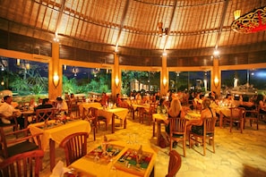 2 Restaurants, Frühstück, Mittagessen, Abendessen, afrikanische Küche