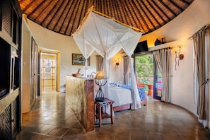 Minibar, coffres-forts dans les chambres, décoration personnalisée